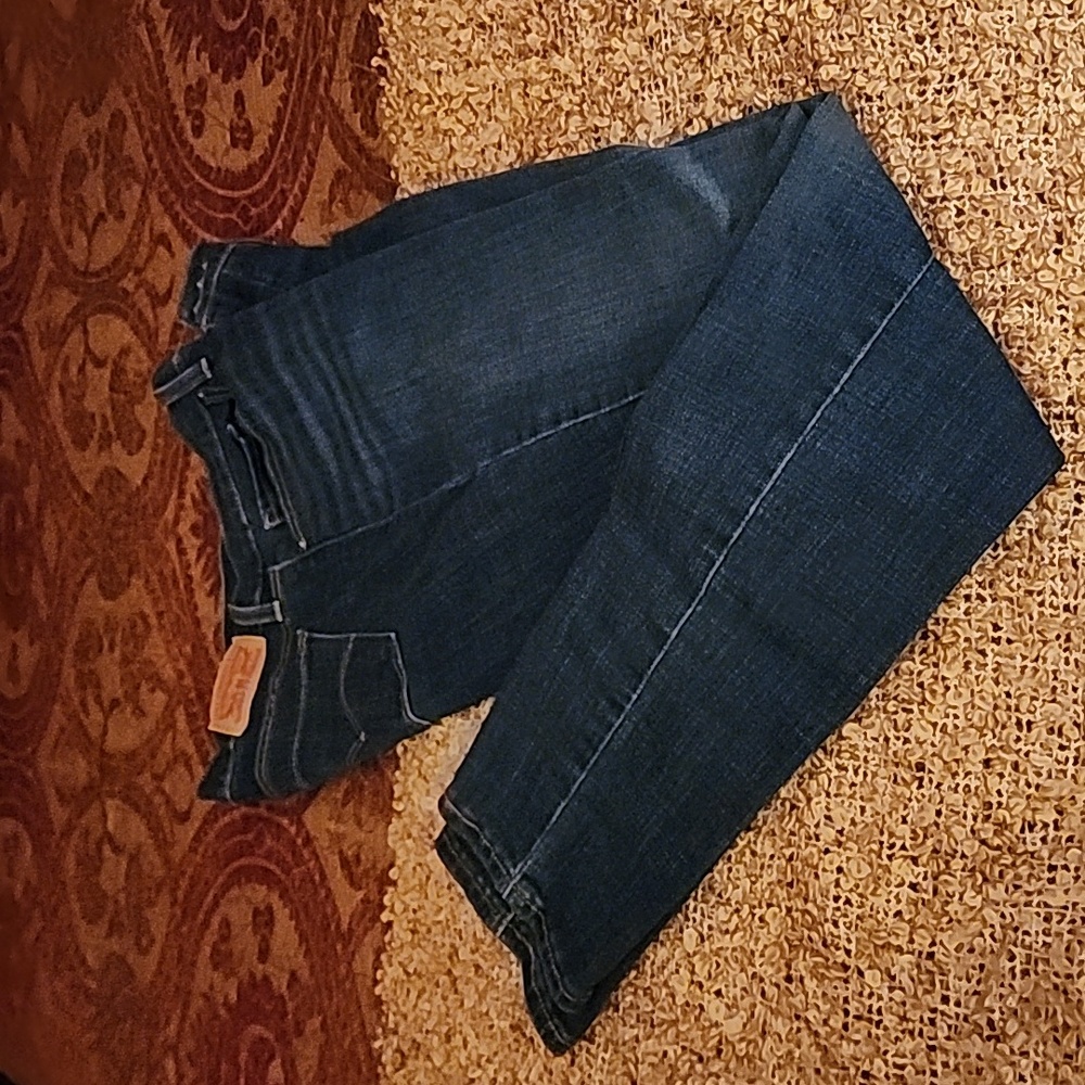 Levis 311 Shaping Skinny Jeans